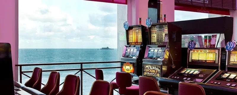 machine a sous avec vue sur mer casino de dinard